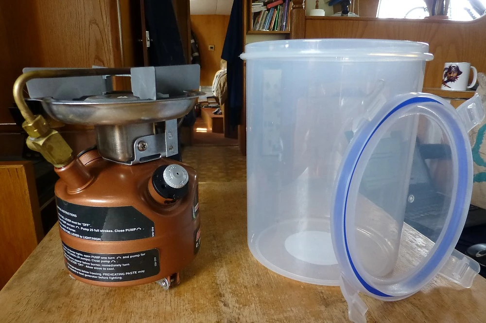 Coleman Feather 442 Dual Fuel Stove - Image 3